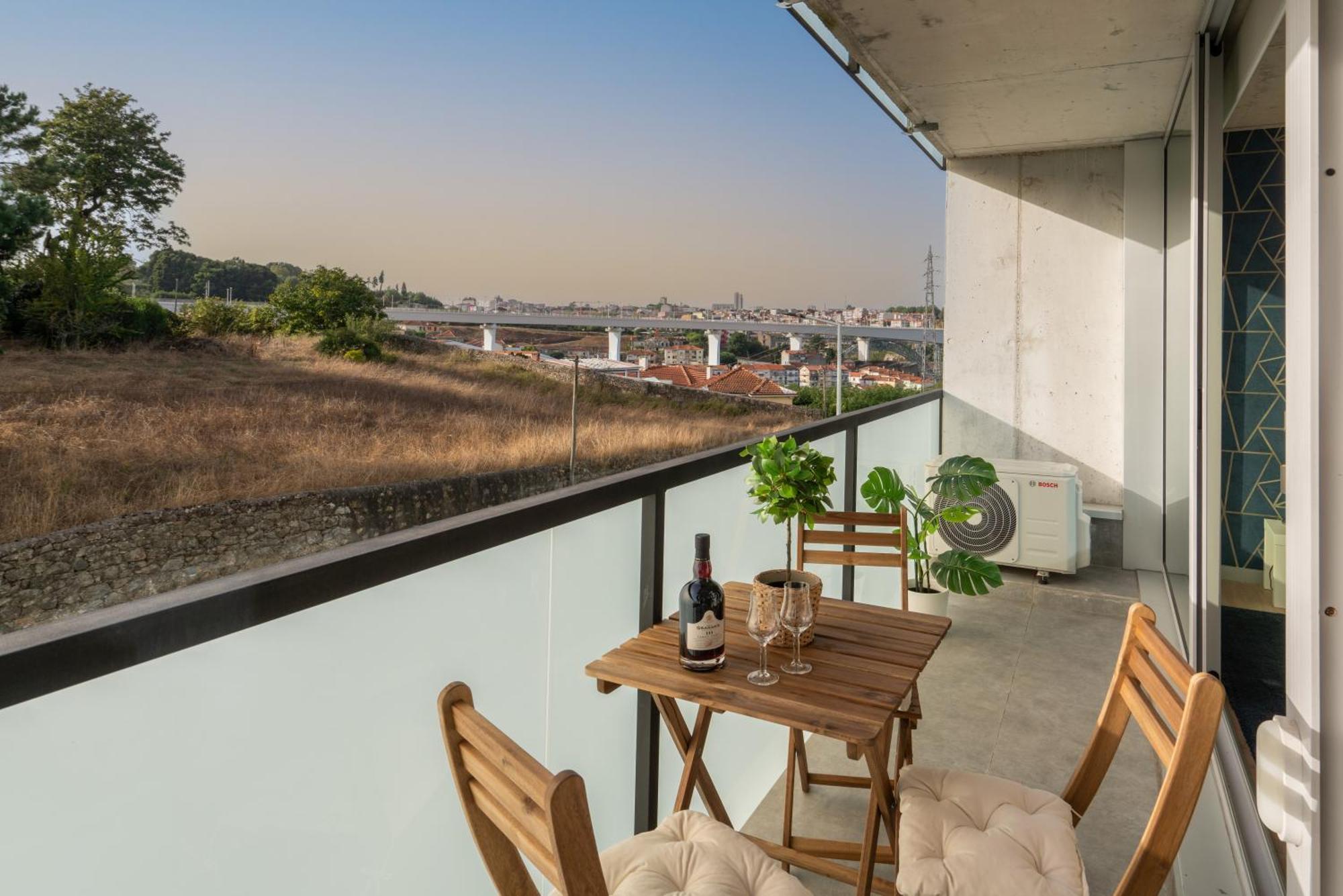 Host Wise - Luxurious Impressive Apartment - Balcony And Pool บีลาโนวาเดกายา ภายนอก รูปภาพ