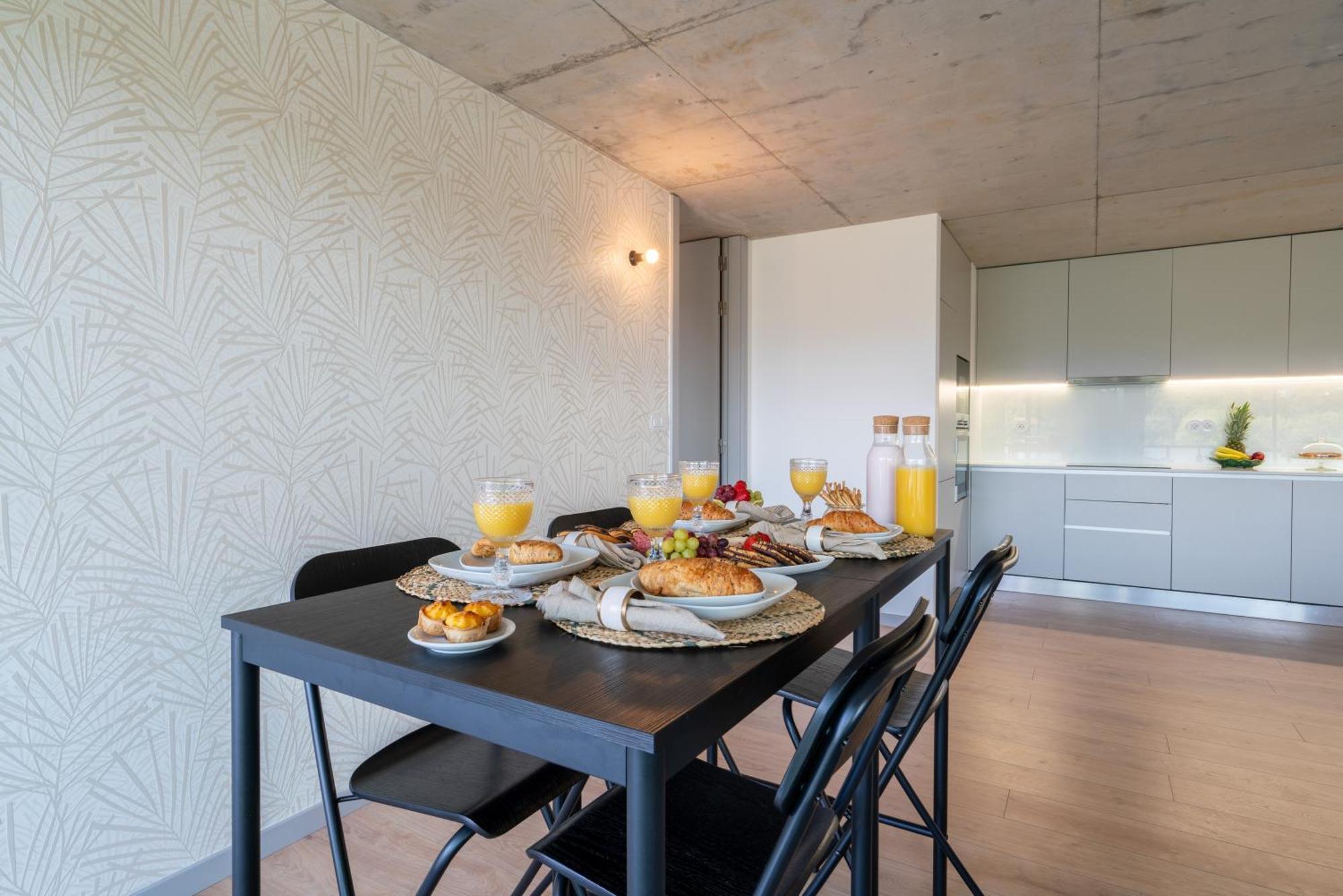 Host Wise - Luxurious Impressive Apartment - Balcony And Pool บีลาโนวาเดกายา ห้อง รูปภาพ