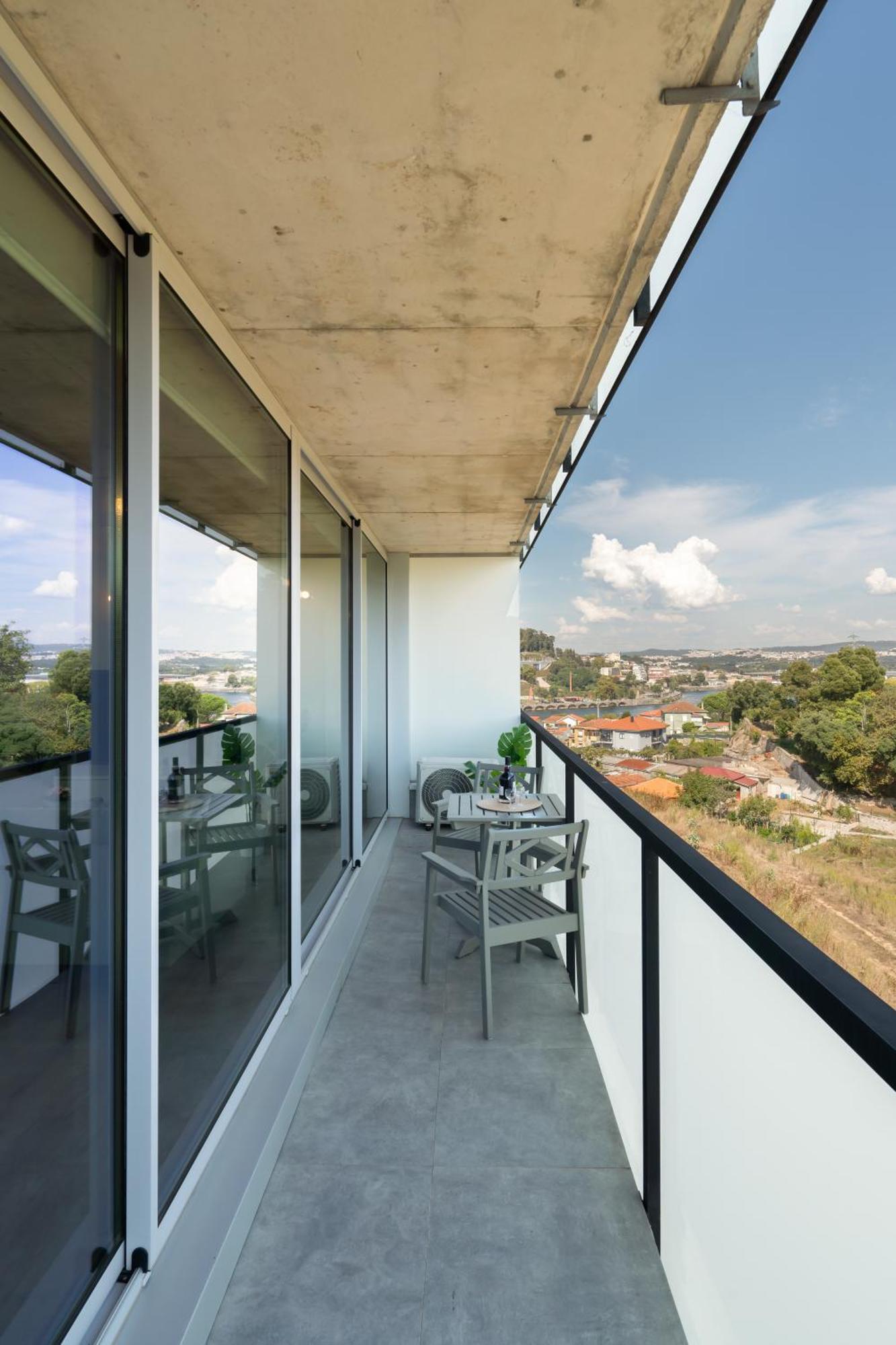 Host Wise - Luxurious Impressive Apartment - Balcony And Pool บีลาโนวาเดกายา ห้อง รูปภาพ
