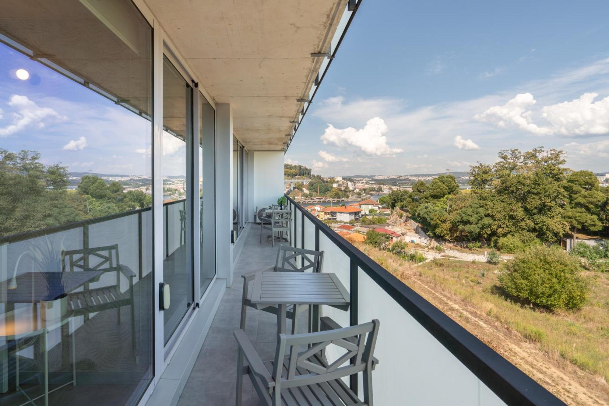 Host Wise - Luxurious Impressive Apartment - Balcony And Pool บีลาโนวาเดกายา ห้อง รูปภาพ