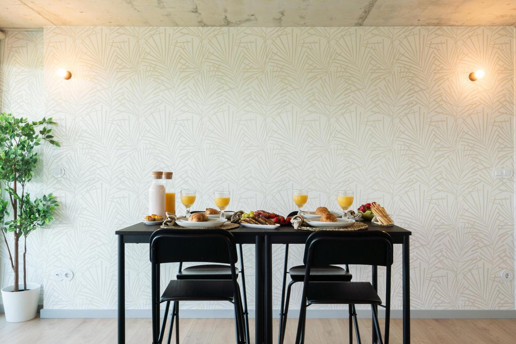 Host Wise - Luxurious Impressive Apartment - Balcony And Pool บีลาโนวาเดกายา ห้อง รูปภาพ