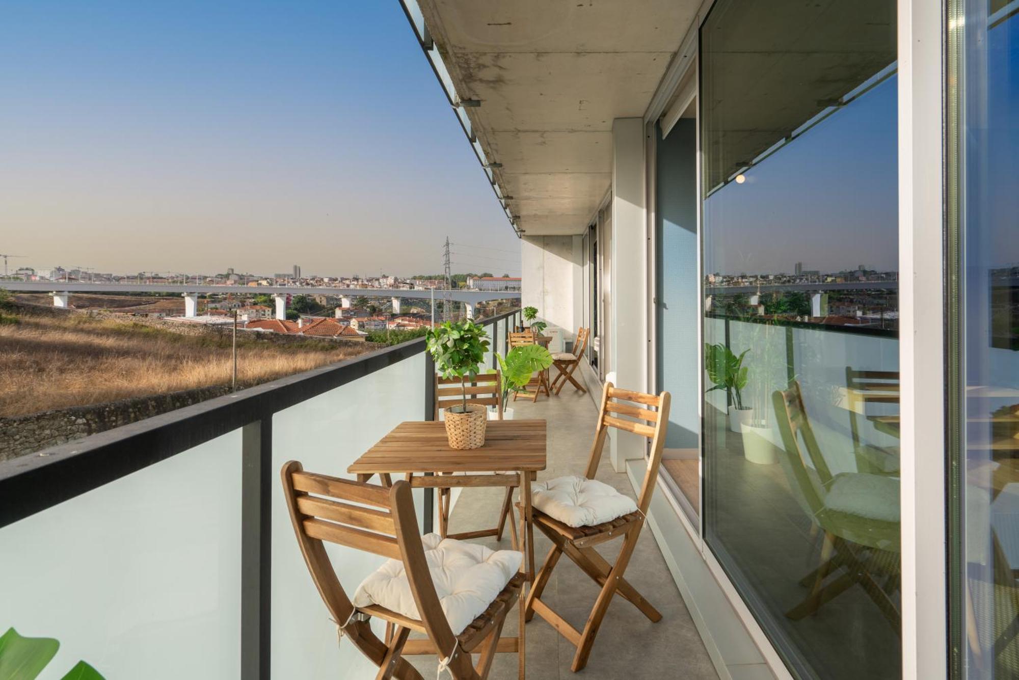 Host Wise - Luxurious Impressive Apartment - Balcony And Pool บีลาโนวาเดกายา ห้อง รูปภาพ