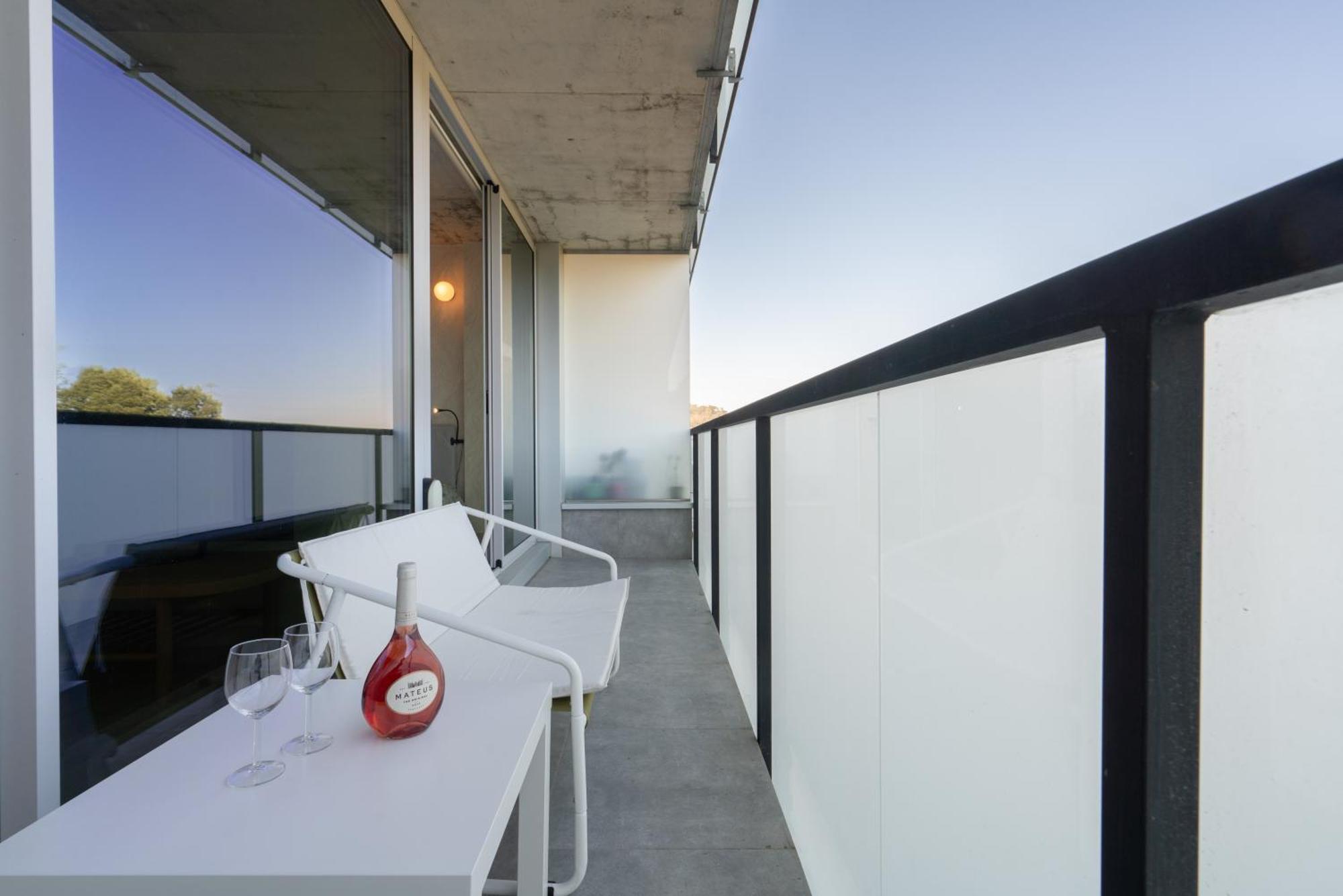 Host Wise - Luxurious Impressive Apartment - Balcony And Pool บีลาโนวาเดกายา ห้อง รูปภาพ