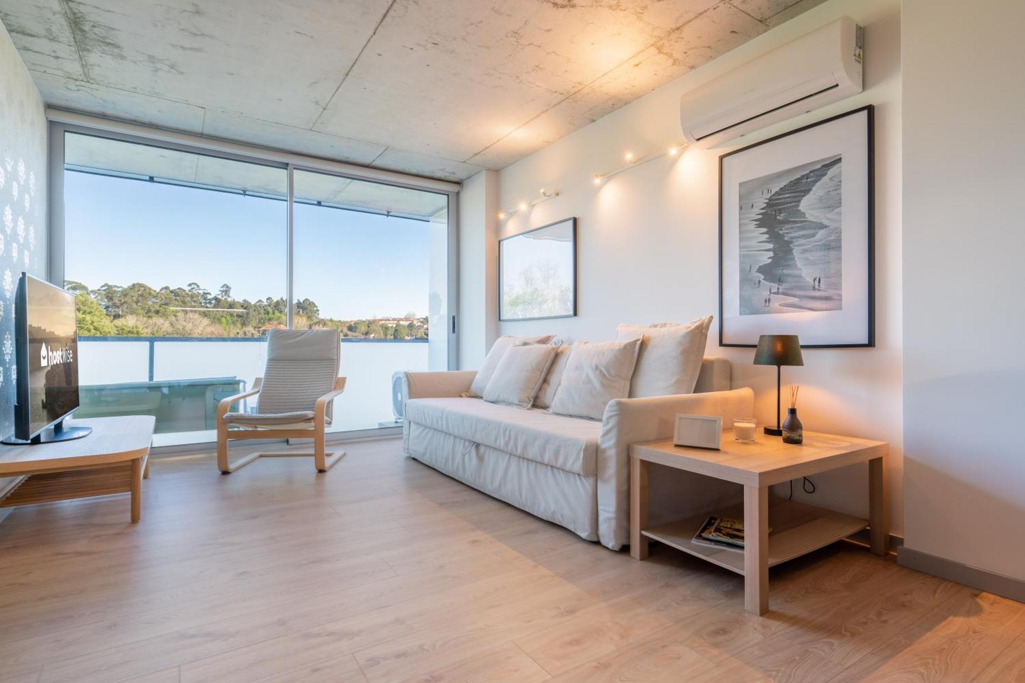 Host Wise - Luxurious Impressive Apartment - Balcony And Pool บีลาโนวาเดกายา ห้อง รูปภาพ