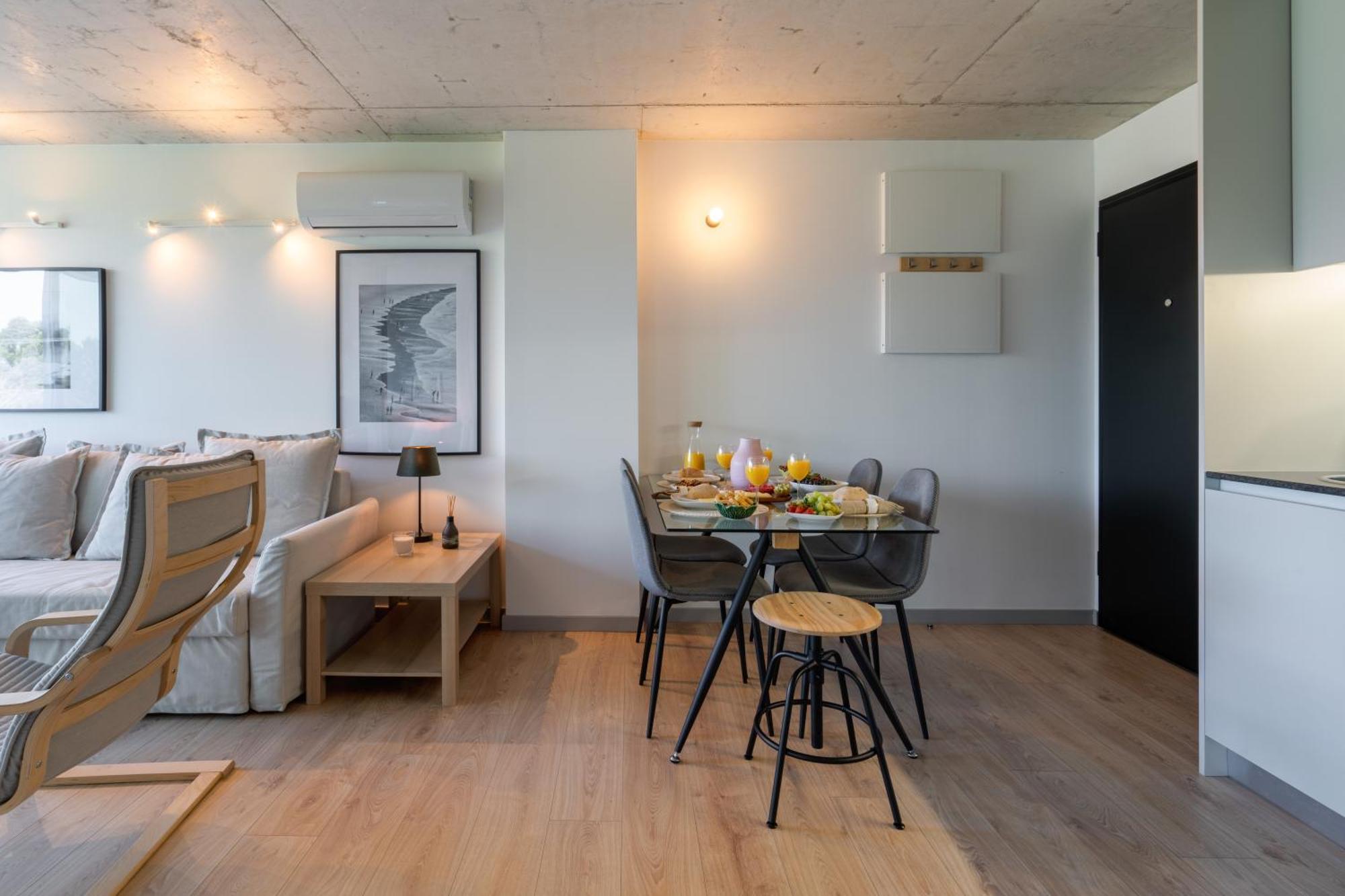 Host Wise - Luxurious Impressive Apartment - Balcony And Pool บีลาโนวาเดกายา ห้อง รูปภาพ